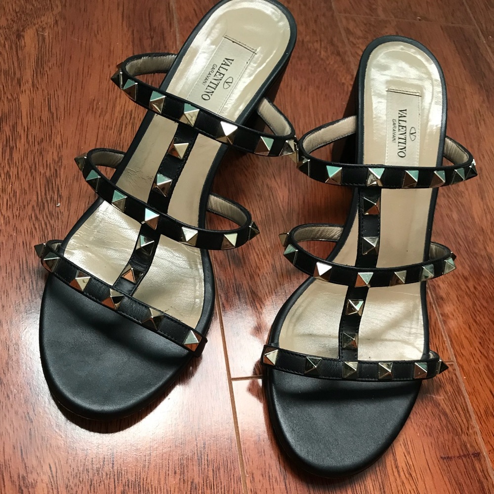 Valentino blockstud heel.